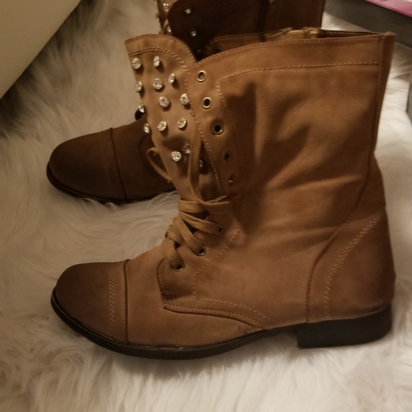 Tan boots with rhinestones - Picture 4 of 6